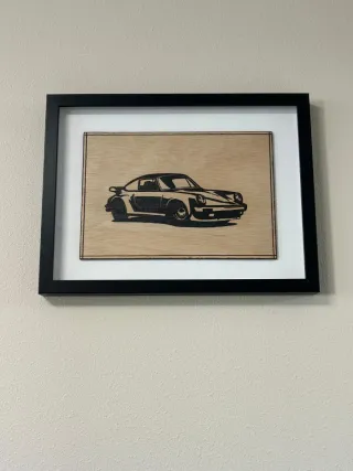 Cuadro pirograbado coche