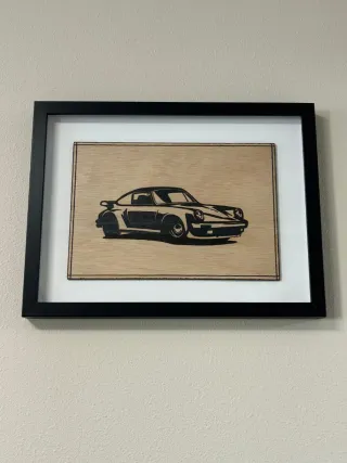 Cuadro pirograbado coche