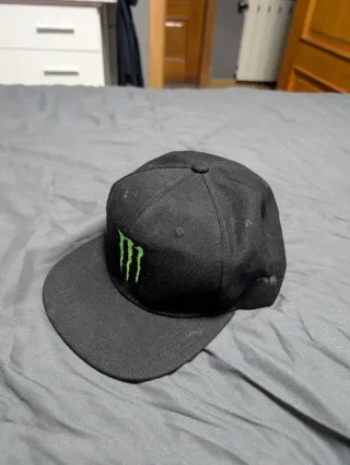 Gorra Monster Negra con Logo Verde