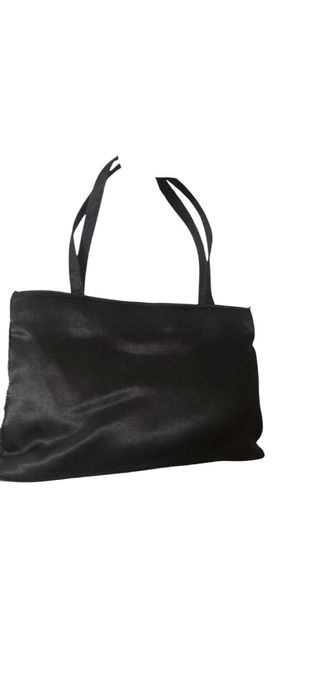 Bolso de fiesta negro con flores