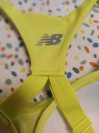 Top deportivo bañador amarillo neón