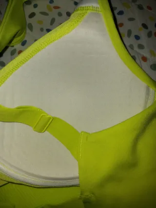 Top deportivo bañador amarillo neón