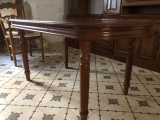 Mesa de salón de madera marrón