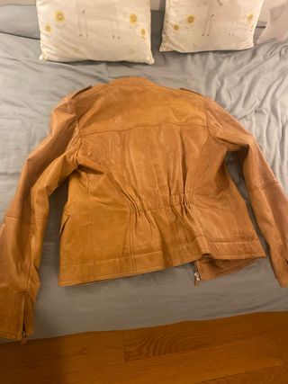 Cazadora de mujer de cuero marca Lloyd's marrón
