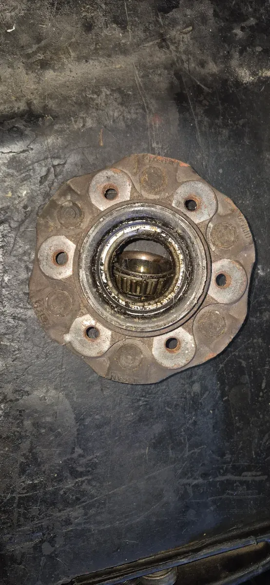 Buje Nissan Terrano 2