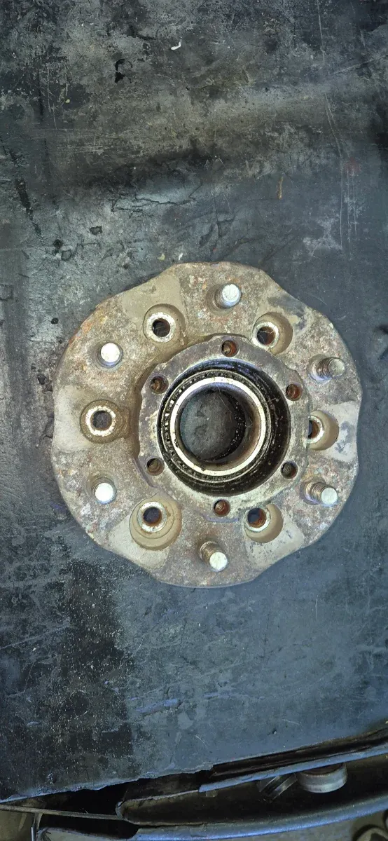 Buje Nissan Terrano 2