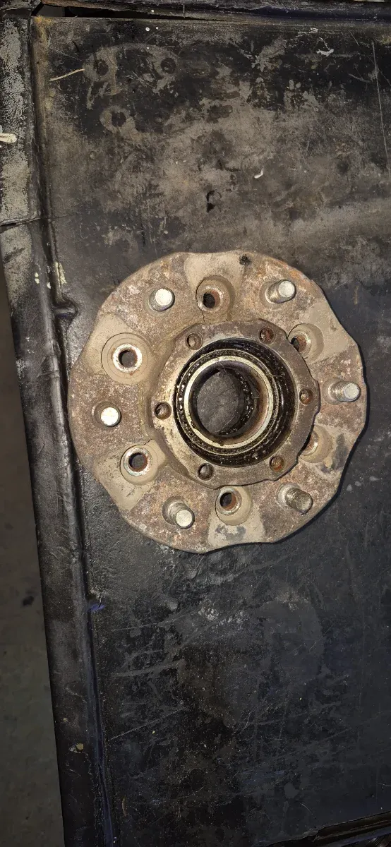 Buje Nissan Terrano 2