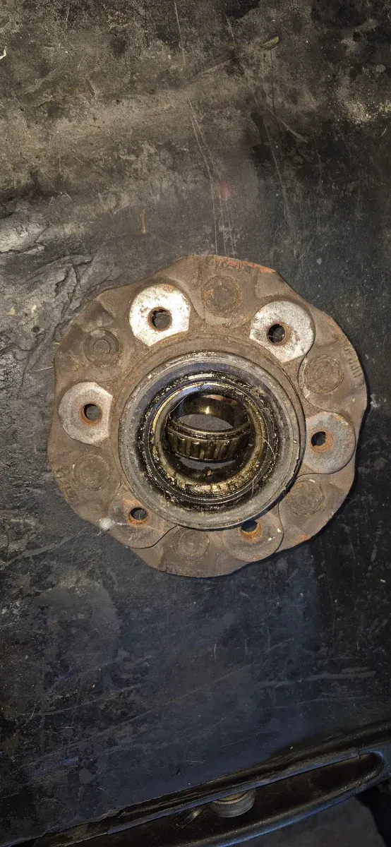 Buje Nissan Terrano 2