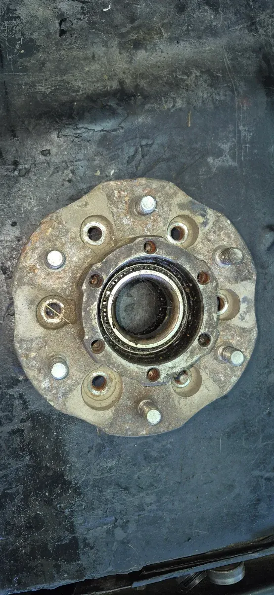 Buje Nissan Terrano 2