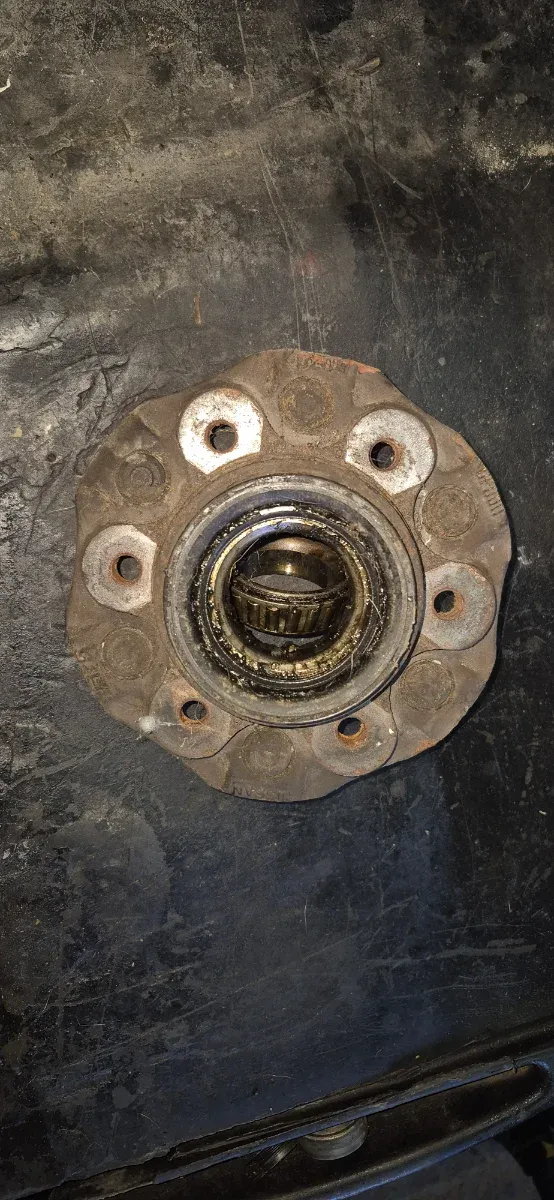 Buje Nissan Terrano 2