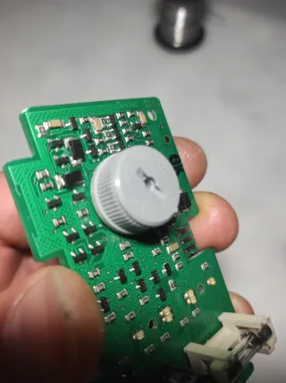 Riparazione di schede elettroniche per lavatrici, frigoriferi e altri elettrodomestici