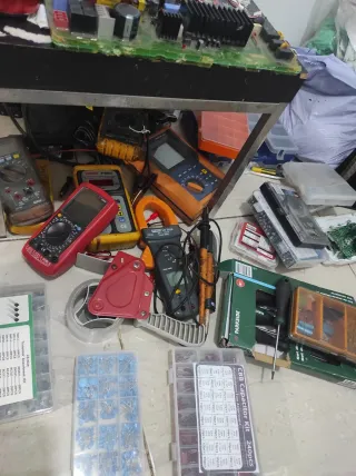 Riparazione di schede elettroniche per lavatrici, frigoriferi e altri elettrodomestici