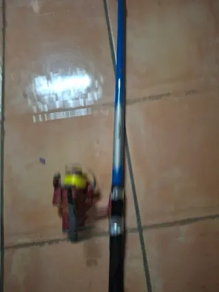Caña de pescar con carrete