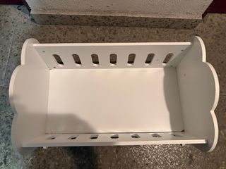 Cuna de madera para muñecas