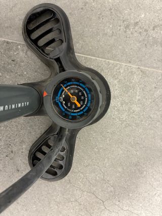 Bomba de pie B'Twin 900