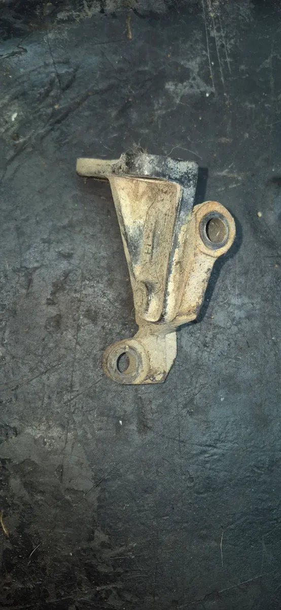 Soporte Bomba Inyectora Nissan Terrano 2