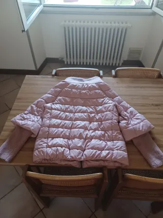 Giubbotto rosa imbottito con maniche che si posson