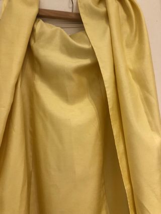 Vestido largo fiesta amarillo con chal