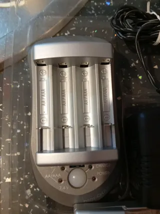 Cargador de Pilas TEDI AA/AAA