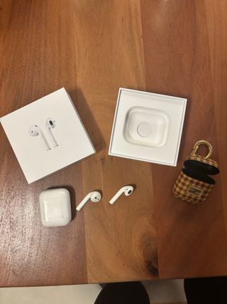 Airpods 2ª Gen con scatola, cavo e custodia di Fendi
