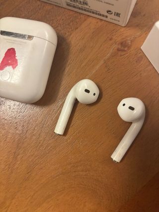 Airpods 2ª Gen con scatola, cavo e custodia di Fendi
