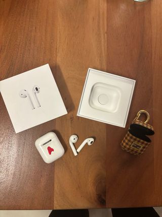 Airpods 2ª Gen con scatola, cavo e custodia di Fendi
