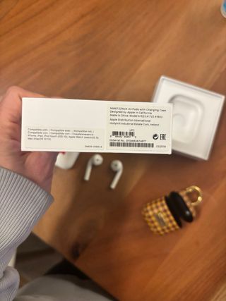 Airpods 2ª Gen con scatola, cavo e custodia di Fendi