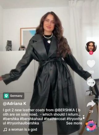 Abrigo gabardina largo Bershka negro