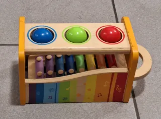 Xilofono in legno colorato con palline