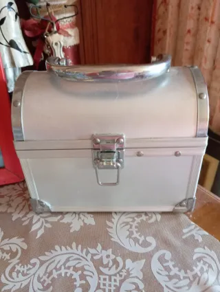 Cofre joyero o neceser de maquillaje