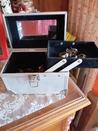 Cofre joyero o neceser de maquillaje