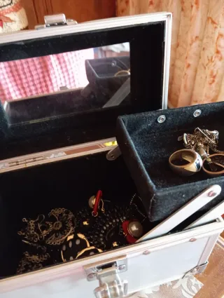 Cofre joyero o neceser de maquillaje