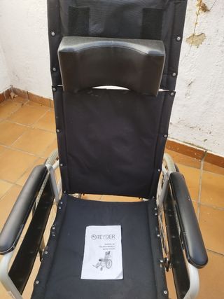 Silla de ruedas plegable.