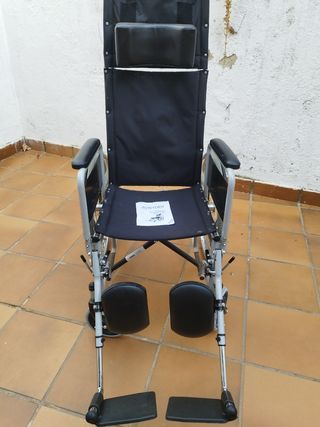 Silla de ruedas plegable.