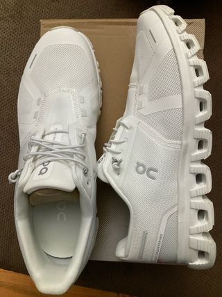 Zapatillas On Running Cloud Blancas y beige Nuevas