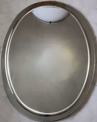 Specchio ovale in metallo