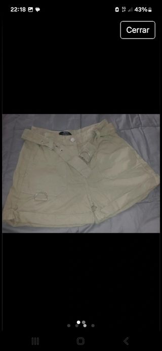 Shorts Bershka verde militar