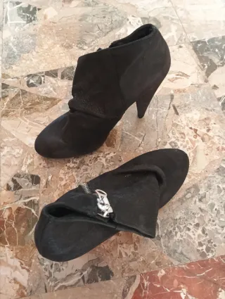 Botín tacón piel negro Zara