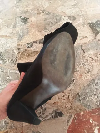 Botín tacón piel negro Zara