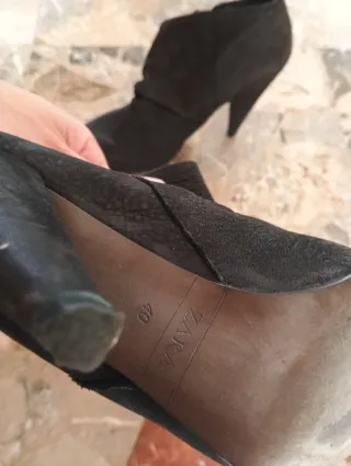 Botín tacón piel negro Zara