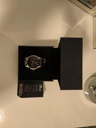 Reloj Lotus Negro y Plateado