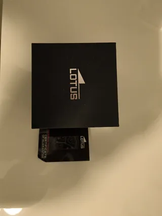 Reloj Lotus Negro y Plateado