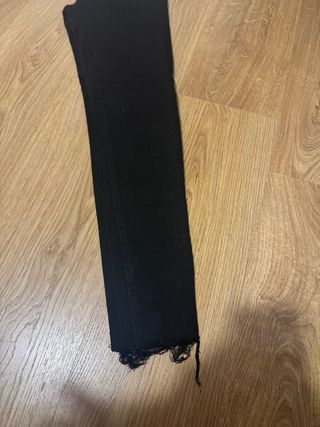 Pantalón pitillo Stradivarius negro