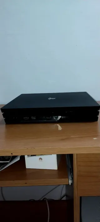 Vendo PS4 pro +1TB + 9 juegos