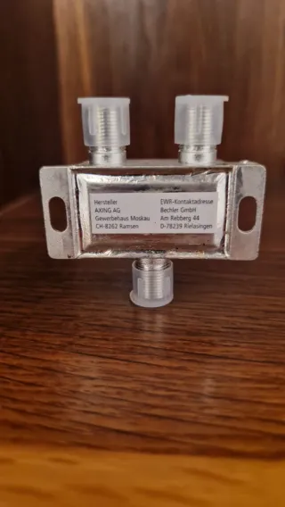 Distribuidor de Antena Axing SWE 20-01