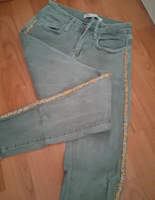 Pantalones Zara con pedrería