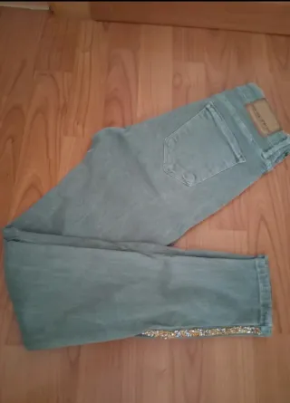 Pantalones Zara con pedrería