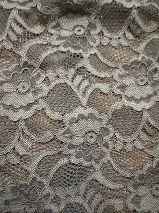 Blusa tul bordada flores y plumas