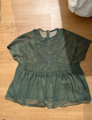 Blusa tul bordada flores y plumas