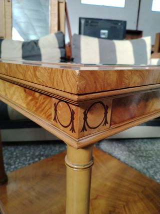 MESA AUXILIAR DE MADERA CON CRISTAL